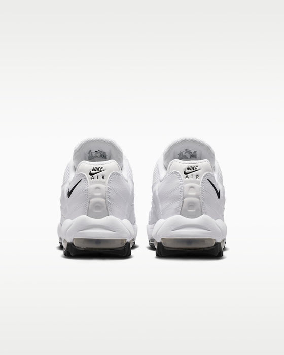heels of the Nike Air Max 95 G Golf Shoes in white