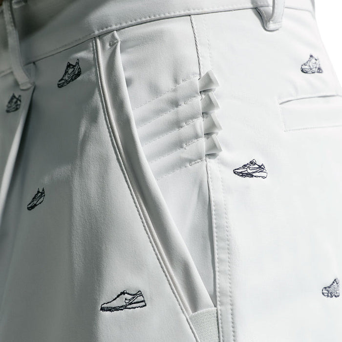 close up of pocket and tee holders on the Nike Par Dri-FIT Shoe Print Golf Shorts